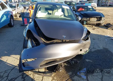 2022 Tesla Model Y Long Range Dual Motor All-Wheel Drive из США, поврежденный, VIN 7SAYGDEE8NF555705